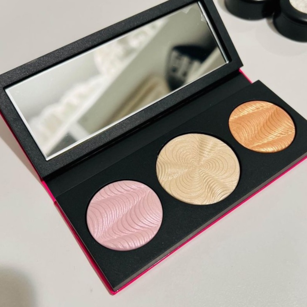 MAC Cosmetics Step Bright Up Extra Dimen Skinfinish Palette